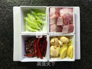 初夏瘦身美容餐桌上解腻开胃的麻辣手撕五花肉包菜的做法步骤:3