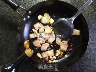 初夏瘦身美容餐桌上解腻开胃的麻辣手撕五花肉包菜的做法步骤:6