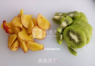 双桃果汁的做法步骤:2