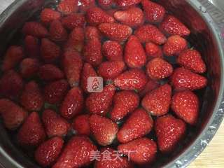 草莓冰沙的做法步骤:2