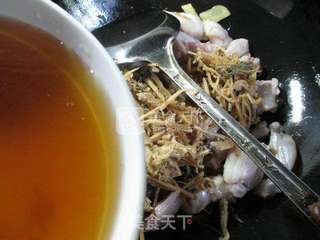 笋干菜煮牛蛙的做法步骤：6