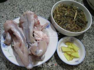 笋干菜煮牛蛙的做法步骤：1