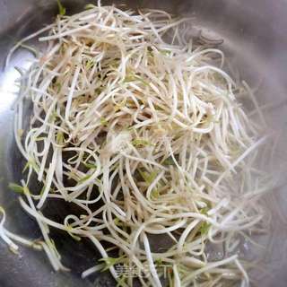 醋溜豆芽的做法步骤:2