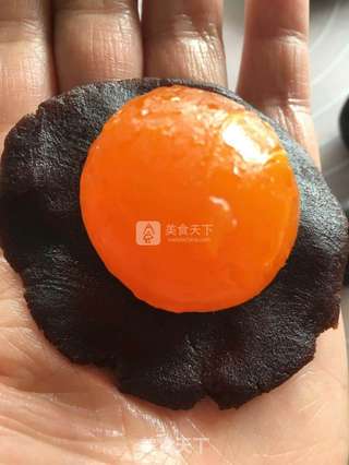 #ACA烘焙明星大赛#抹茶蛋黄酥的做法步骤:6