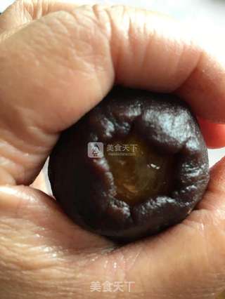 #ACA烘焙明星大赛#抹茶蛋黄酥的做法步骤:7