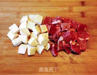 杏鲍菇黑椒牛肉粒的做法步骤:2