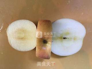 小螃蟹苹果的做法步骤:2