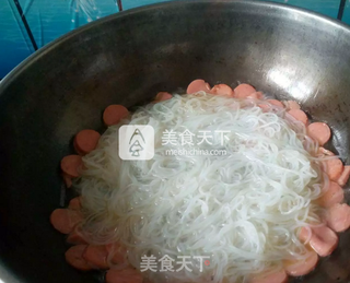 火腿肠煮米粉#2至3岁宝宝辅食#的做法步骤:4