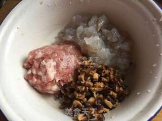 三鲜豆皮包的做法步骤:4