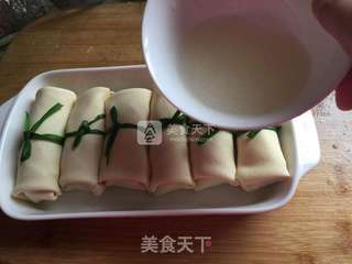 三鲜豆皮包的做法步骤:12
