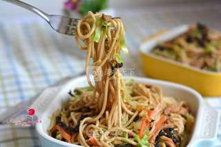 肉丝圆白菜炒面的做法步骤:16