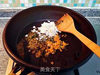 金银翡翠蚕豆酥的做法步骤：2