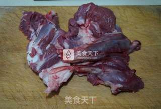 白萝卜羊肉汤的做法步骤：1