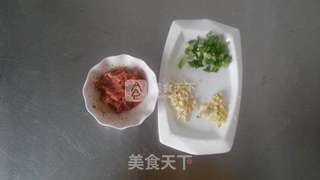 透着蒜味的蒸蛋很香——蒜香肉末炖蛋的做法步骤：2