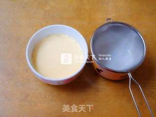 牛奶炖蛋的做法步骤:3
