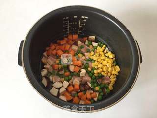 五彩凤梨饭的做法步骤：8