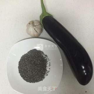 奇亚籽蒜香烤茄子的做法步骤：1