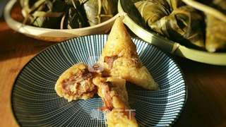 迷迭香鲜肉粽的做法步骤:19