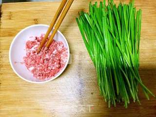 #ACA烘焙明星大赛#喷香的韭菜猪肉馅饼的做法步骤:2