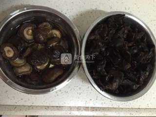芹菜黑木耳冬菇肉包的做法步骤:2