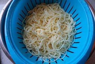 青菜肉片炒面的做法步骤:5