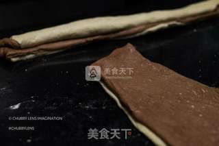 巧克力双色奶香花卷的做法步骤:7