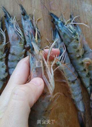 #ACA烘焙明星大赛#海盐黑胡椒烤虾的做法步骤：1