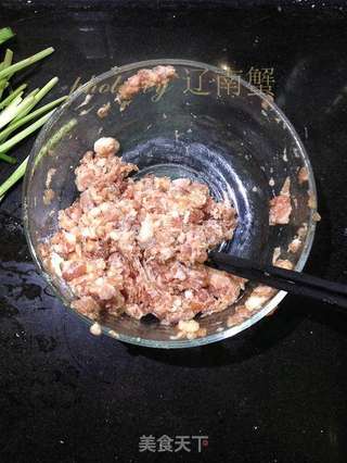 猪肉锅贴的做法步骤:2