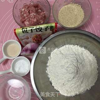 #ACA烘焙明星大赛#洋葱肉馅饼的做法步骤：1