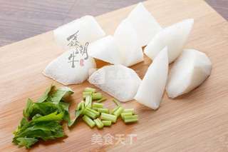 牛肉丸萝卜汤的做法步骤:2