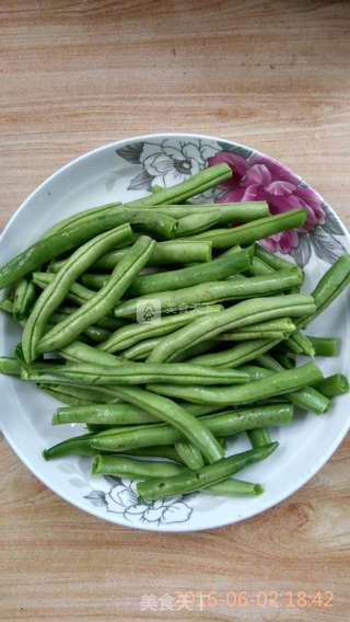 干煸豆角的做法步骤:2
