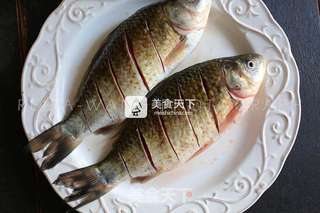 豆瓣鲫鱼的做法步骤:3
