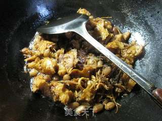花生米笋干菜烧烤麸 的做法步骤：10
