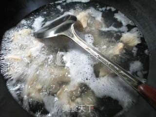 花生米笋干菜烧烤麸 的做法步骤：2
