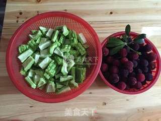 冰糖杨梅苦瓜的做法步骤:2