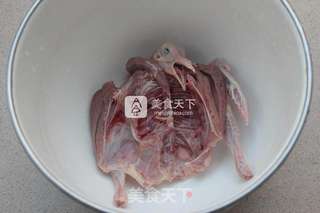烤乳鸽的做法步骤：1
