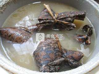 腊肉咸蛋黄糯米粽的做法步骤：12