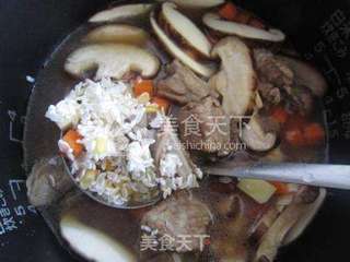 排骨焖饭——电饭煲一键搞定的做法步骤：5