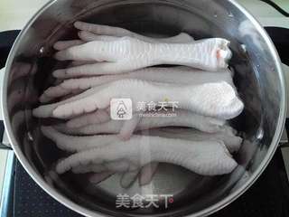 【蒜泥鸡爪】的做法步骤:2