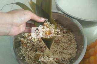 照烧鸡腿蛋黄粽的做法步骤:13