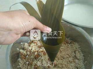 照烧鸡腿蛋黄粽的做法步骤:10