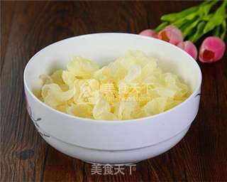 银耳雪梨糖水的做法的做法步骤:2
