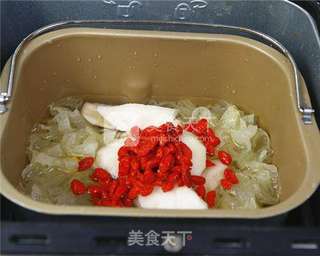 银耳雪梨糖水的做法的做法步骤:5