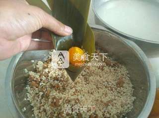 照烧鸡腿蛋黄粽的做法步骤:12
