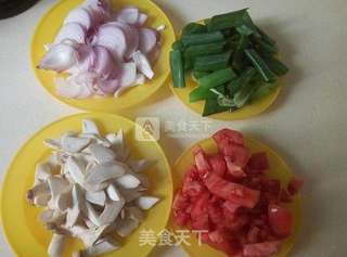 酸辣牛肉浓汤的做法步骤：3