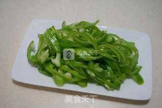 鸡蛋尖椒拌面的做法步骤:2