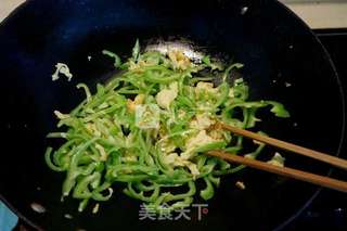 鸡蛋尖椒拌面的做法步骤:6