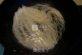 鸡蛋尖椒拌面的做法步骤:3