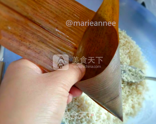 咸肉粽子的做法步骤:11
