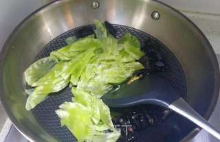 鸡蛋木耳炒莴笋的做法步骤:5